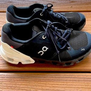 ON Women's Cloudflyer Running shoes